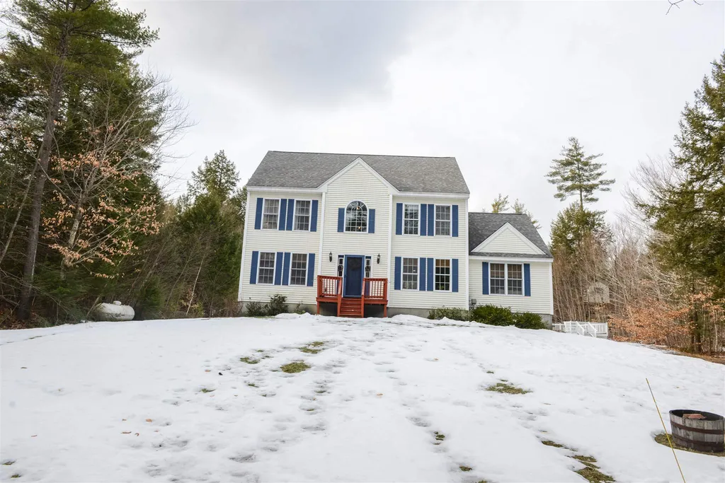 41 Youngs Crossing Northwood NH 03261