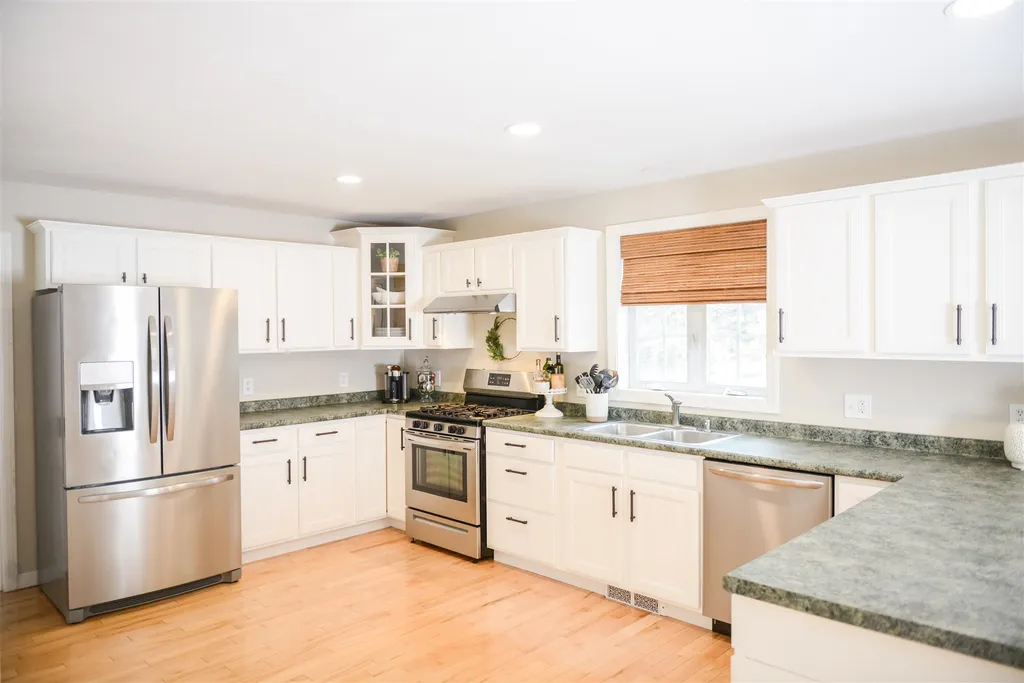 41 Youngs Crossing Northwood NH 03261