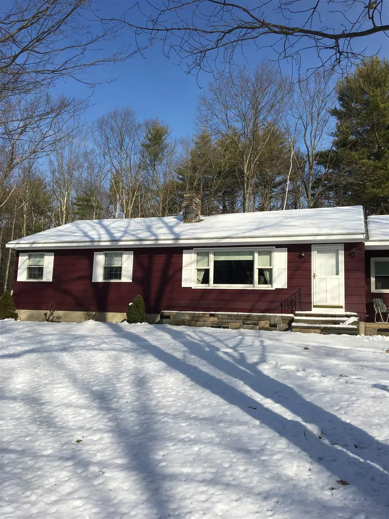 126 Chamberlain Street Rochester NH 03867-3308