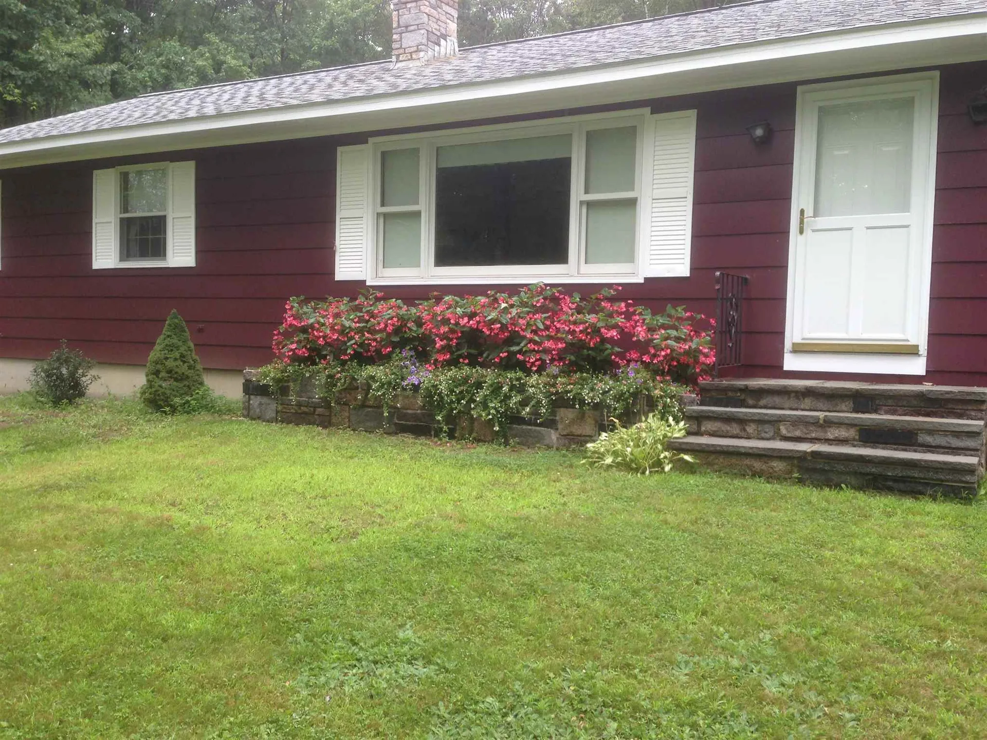 126 Chamberlain Street Rochester NH 03867-3308