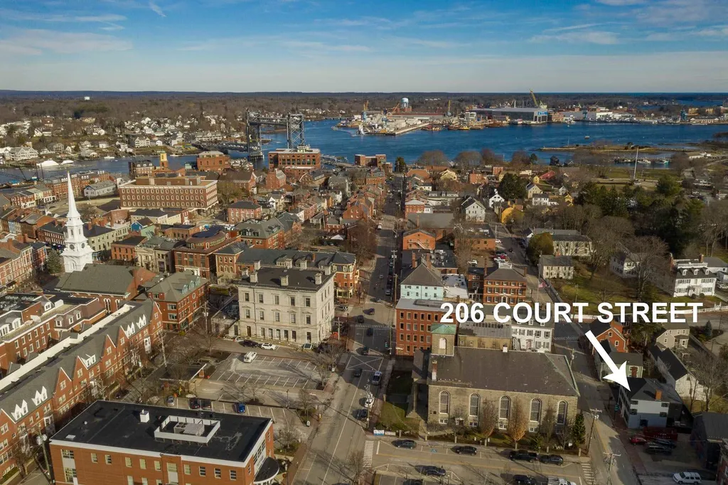 206 Court Street Portsmouth NH 03801