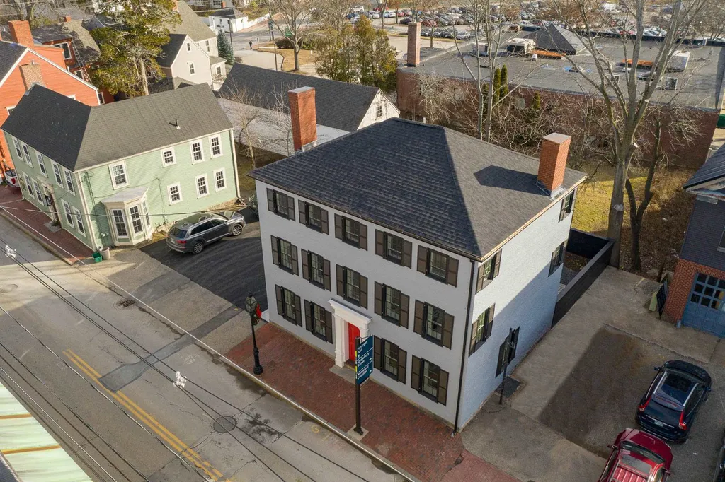 206 Court Street Portsmouth NH 03801