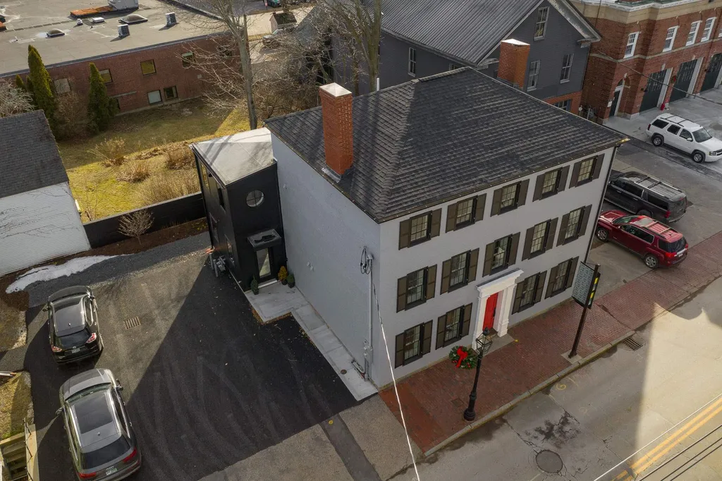 206 Court Street Portsmouth NH 03801