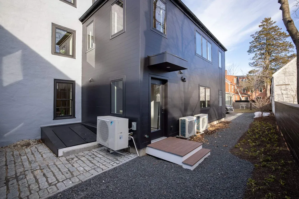 206 Court Street Portsmouth NH 03801