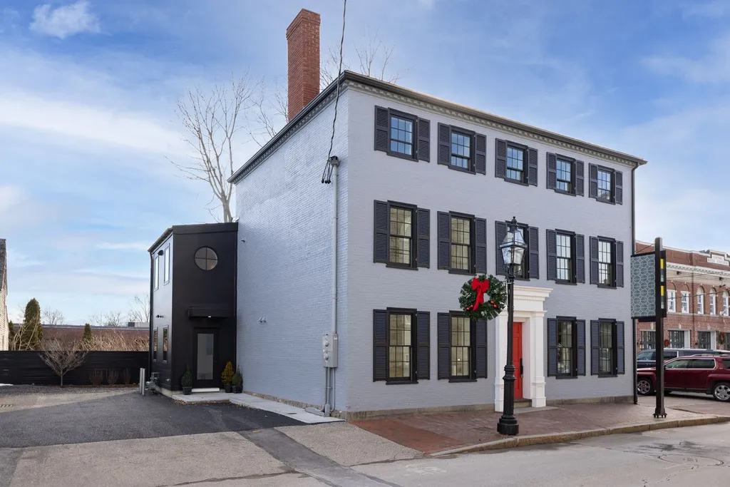 206 Court Street Portsmouth NH 03801