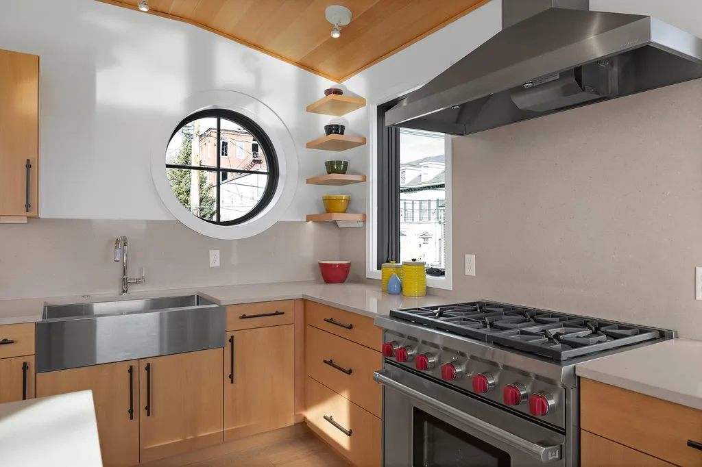 206 Court Street Portsmouth NH 03801