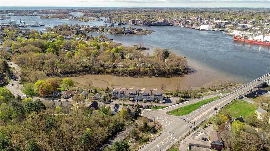 9 Cook Street Kittery ME 03903