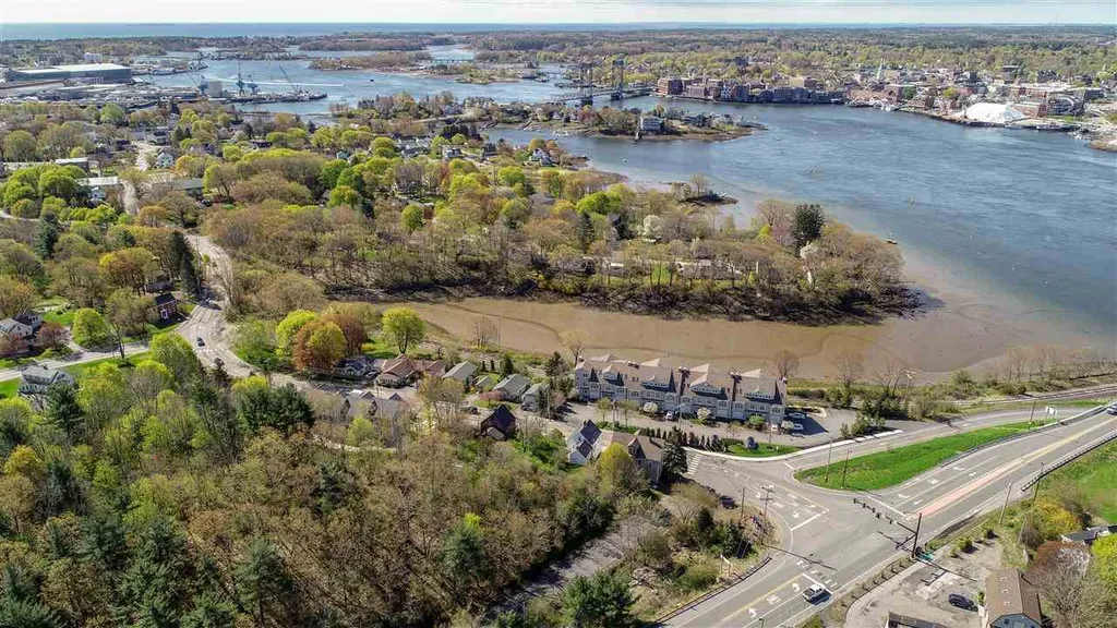 9 Cook Street Kittery ME 03903