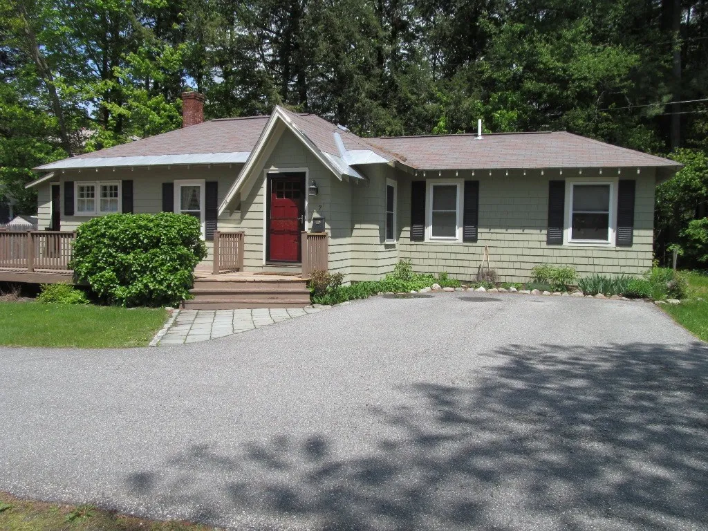 7 Longwood Place Claremont NH 03743