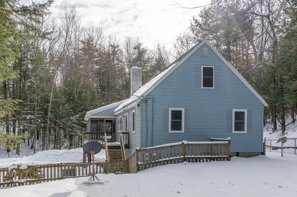 34 Wells Village Road Sandown NH 03873