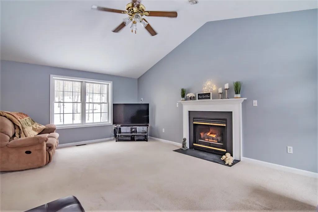 21 Magnolia Lane Derry NH 03038