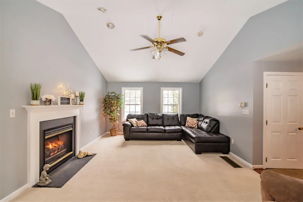 21 Magnolia Lane Derry NH 03038
