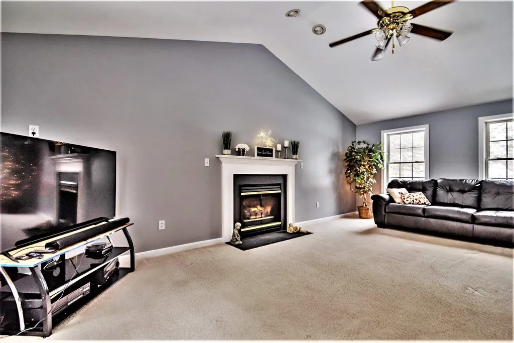 21 Magnolia Lane Derry NH 03038