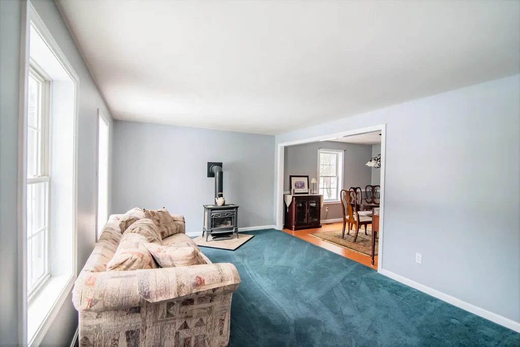 21 Magnolia Lane Derry NH 03038