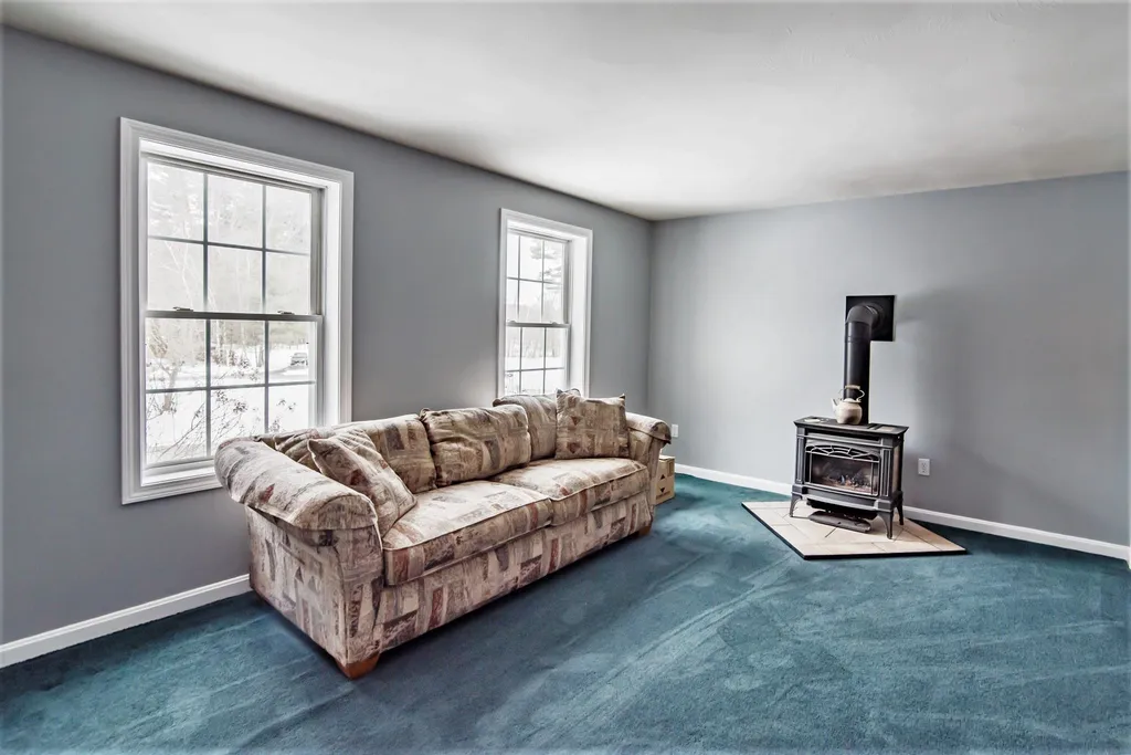 21 Magnolia Lane Derry NH 03038