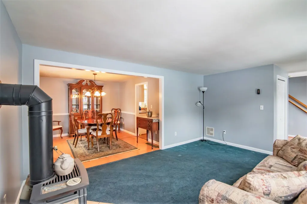 21 Magnolia Lane Derry NH 03038