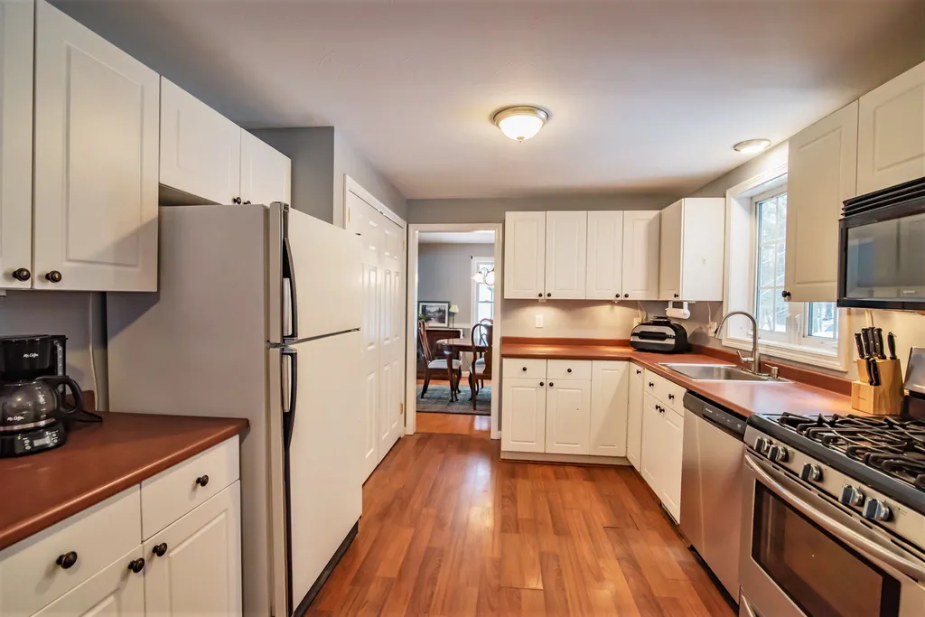 21 Magnolia Lane Derry NH 03038