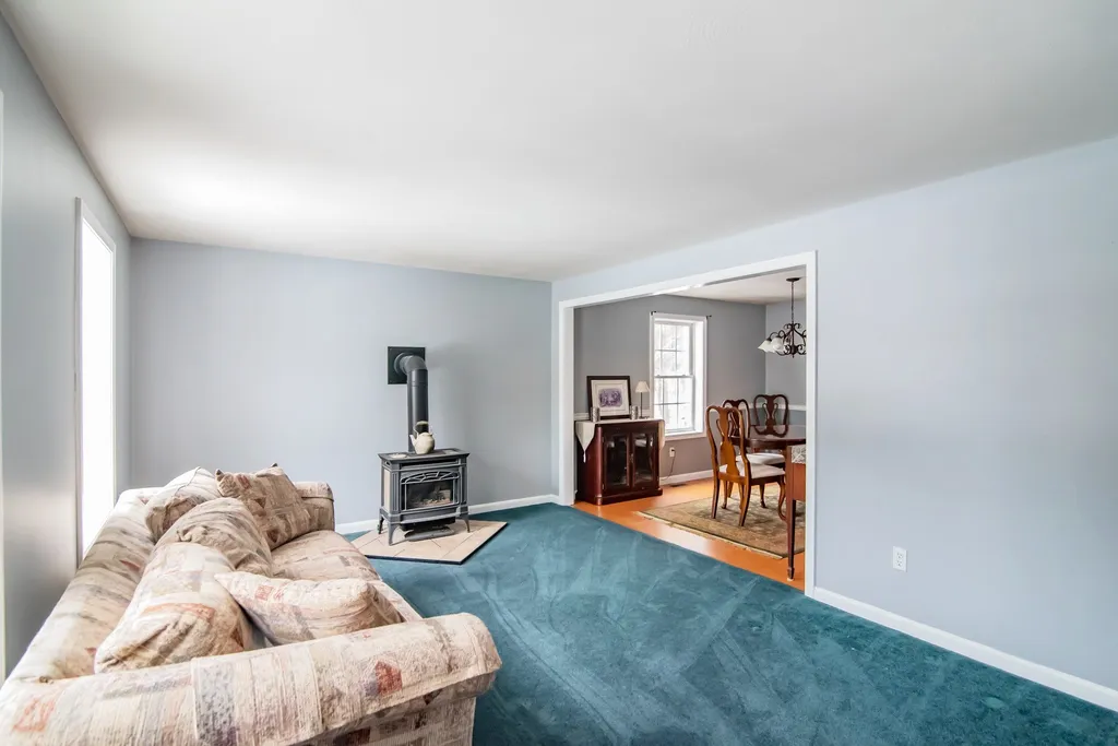 21 Magnolia Lane Derry NH 03038