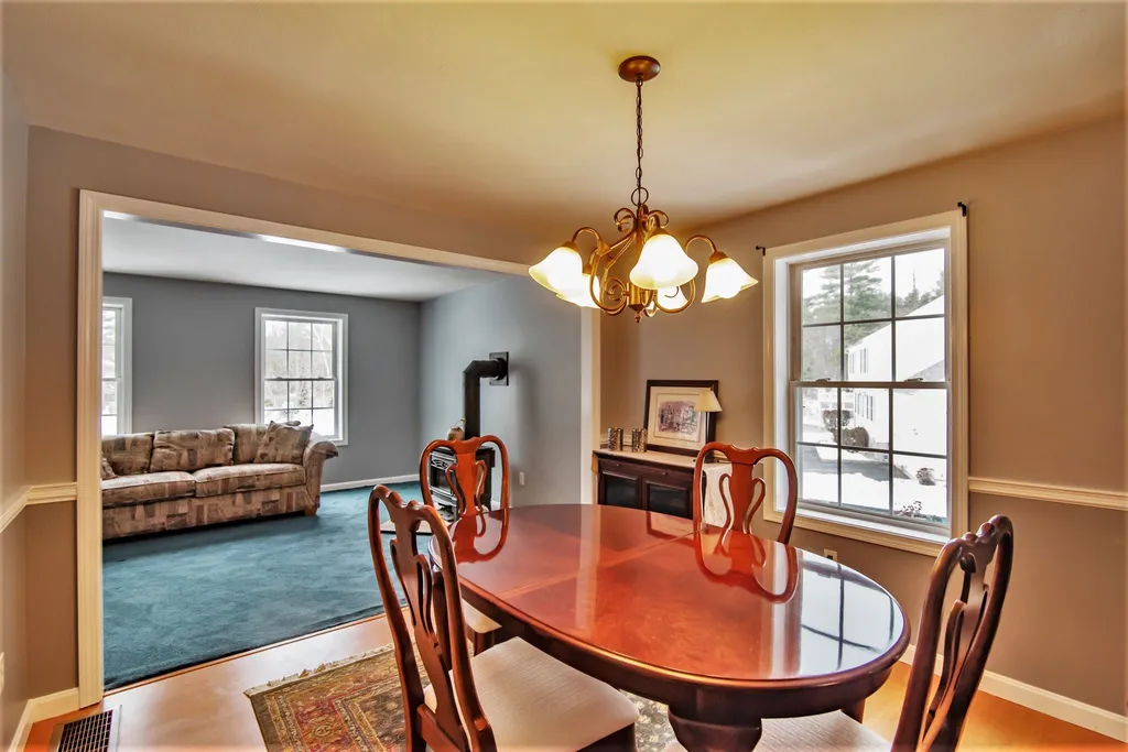 21 Magnolia Lane Derry NH 03038
