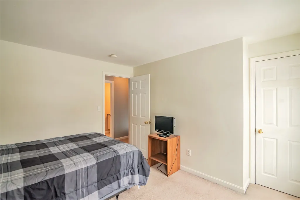 21 Magnolia Lane Derry NH 03038