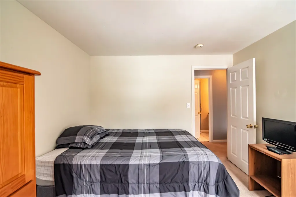 21 Magnolia Lane Derry NH 03038