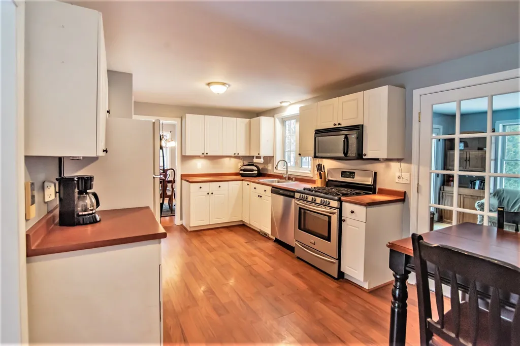 21 Magnolia Lane Derry NH 03038