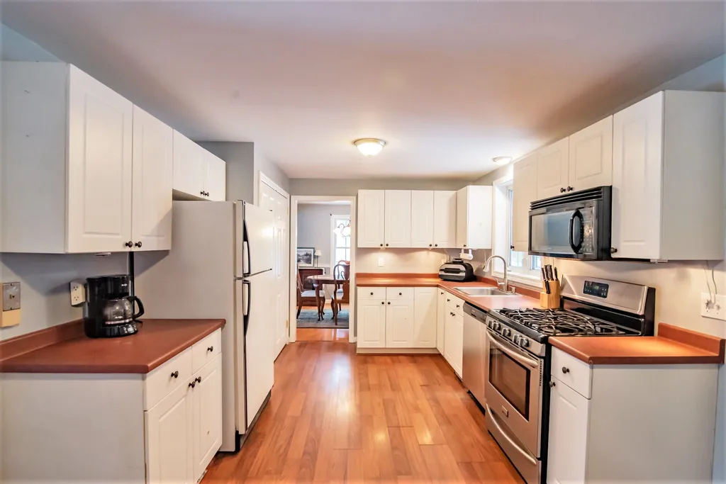 21 Magnolia Lane Derry NH 03038