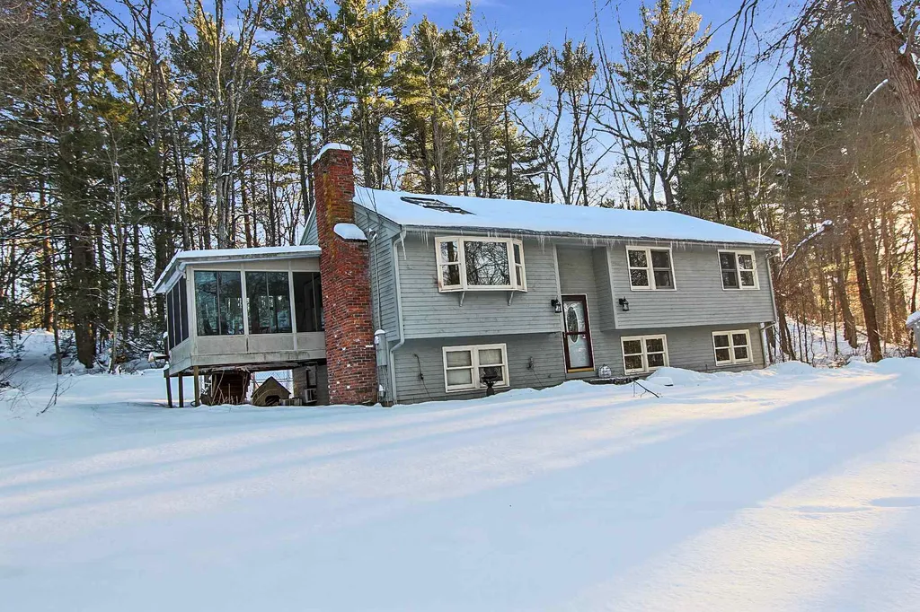 20 Hawkview Road Hudson NH 03051