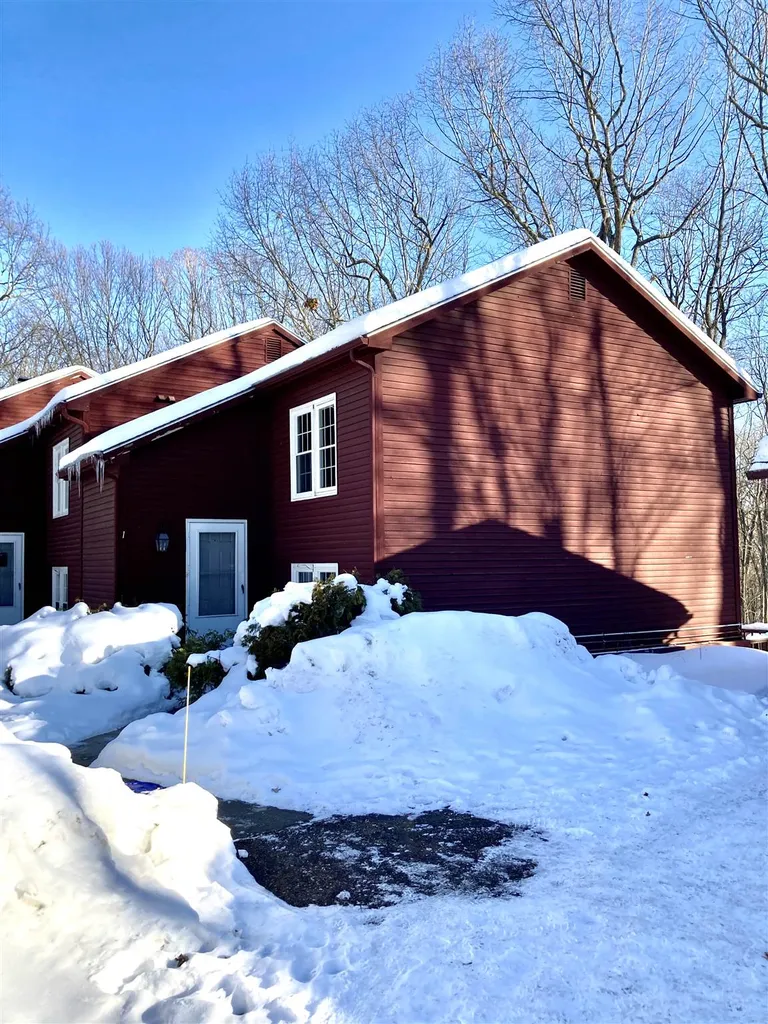 190 Oak Circle Colchester VT 05446