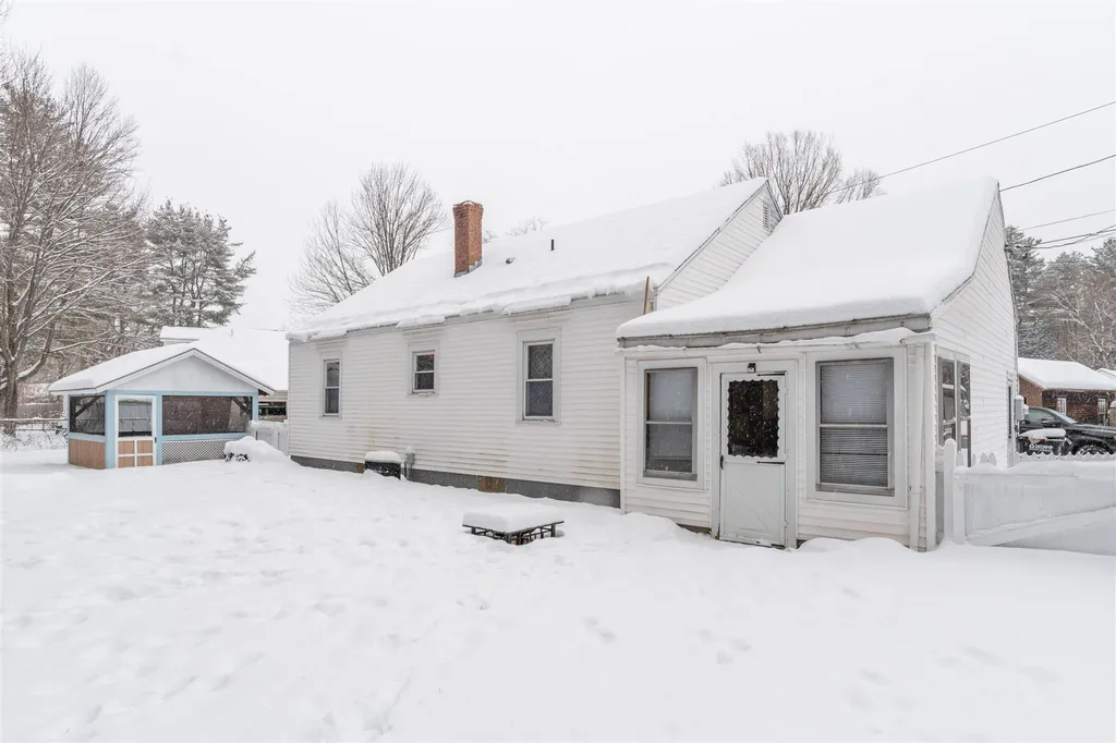 27 Mann Court Claremont NH 03743