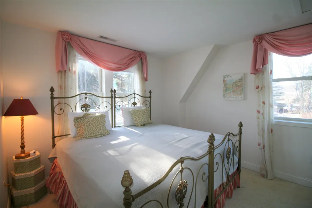 47 Otter Road Hartford VT 05059