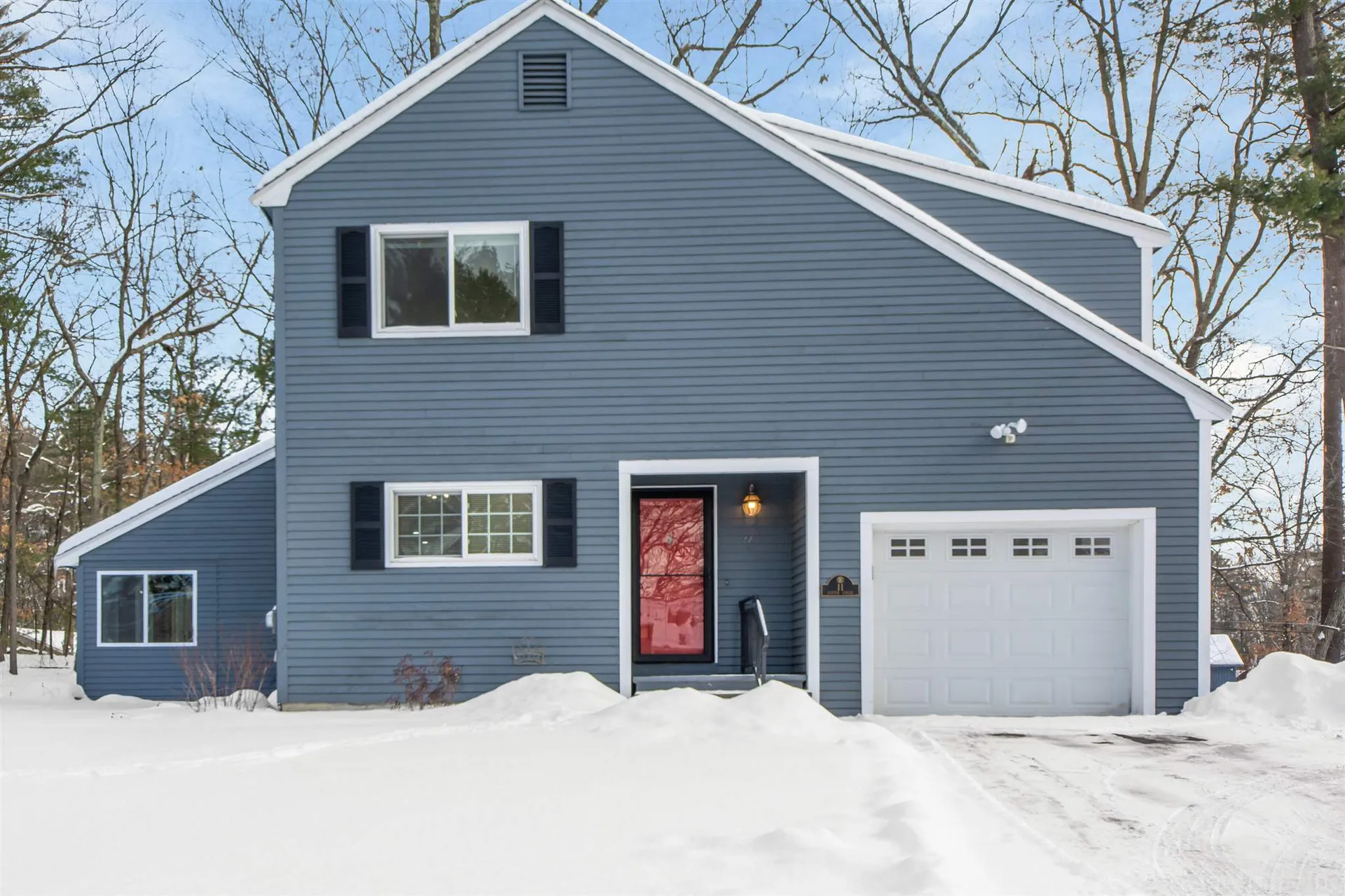 11 Custer Circle Nashua NH 03062