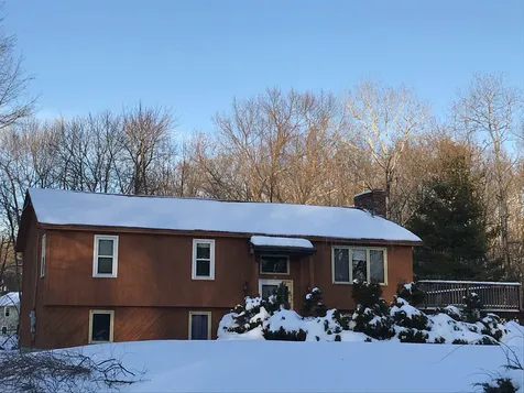 25 Emerald Drive Derry NH 03038