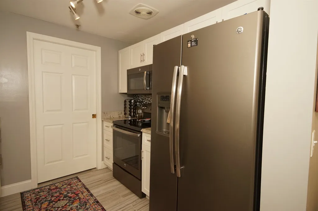 12 Vista Ridge Drive Londonderry NH 03053