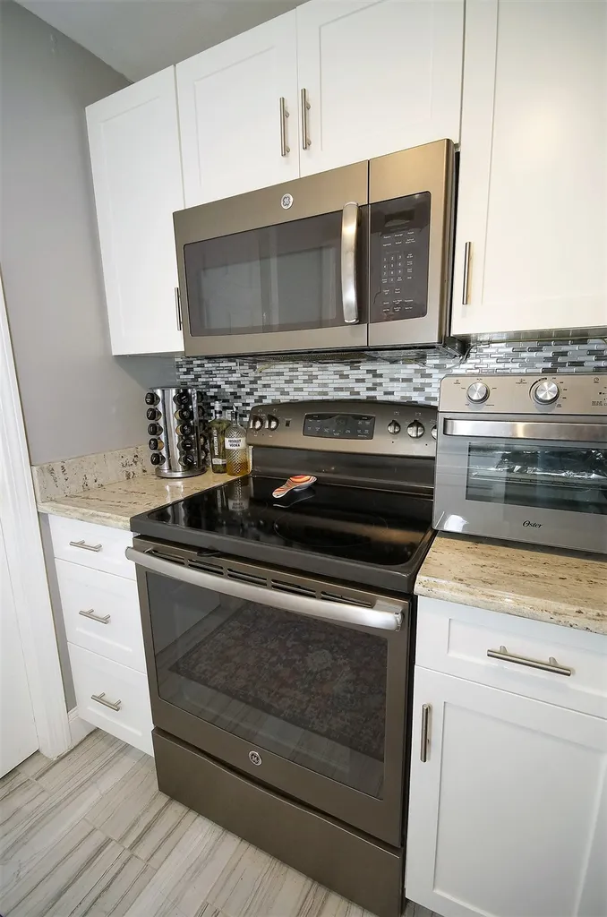 12 Vista Ridge Drive Londonderry NH 03053