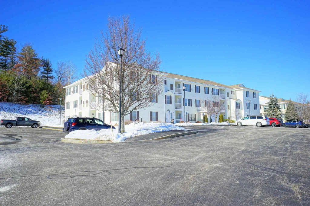 12 Vista Ridge Drive Londonderry NH 03053