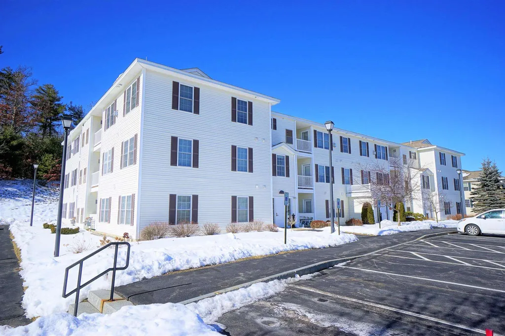 12 Vista Ridge Drive Londonderry NH 03053