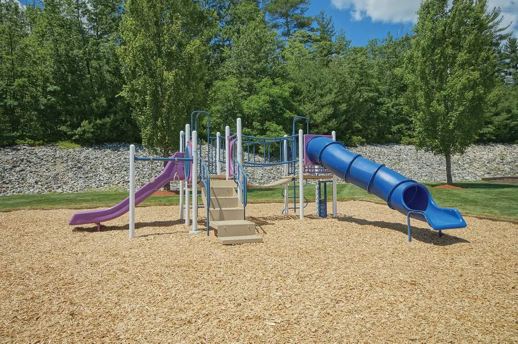 12 Vista Ridge Drive Londonderry NH 03053