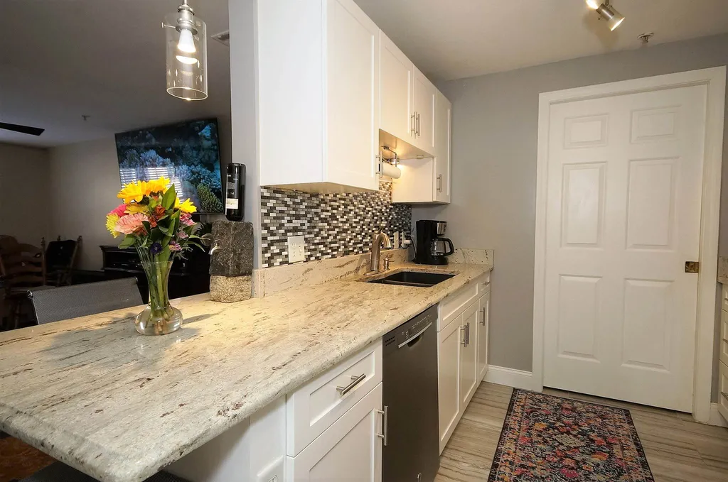 12 Vista Ridge Drive Londonderry NH 03053