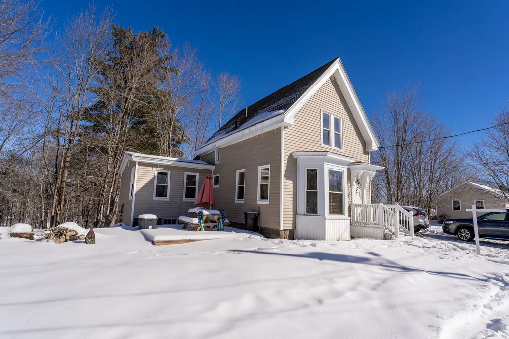 13 Hickory Court Farmington NH 03835
