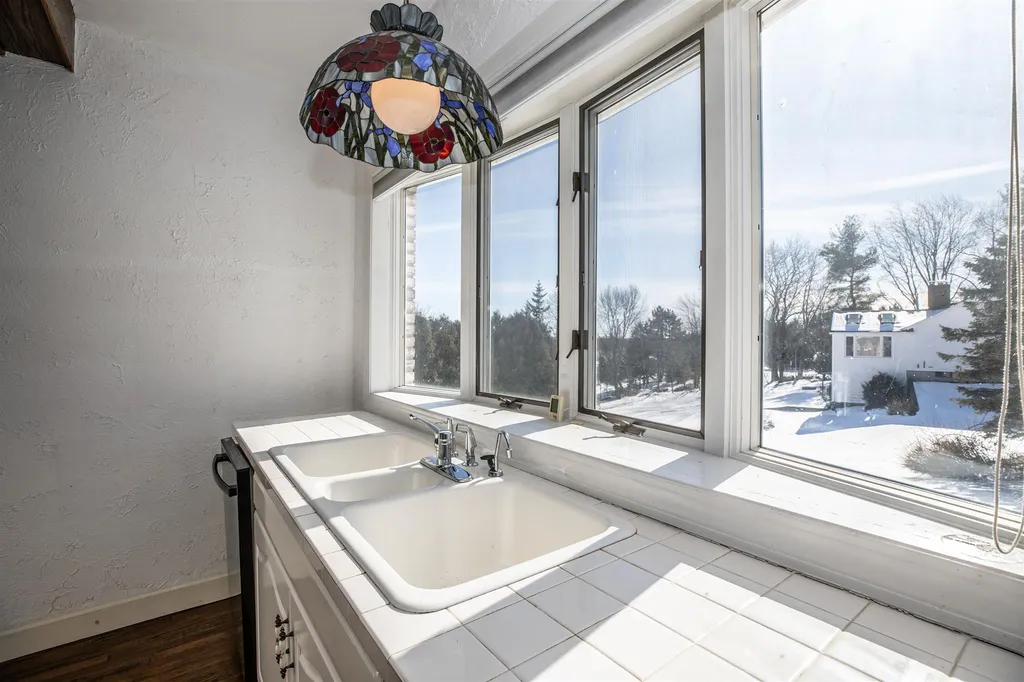 146 Highview Terrace Manchester NH 03104