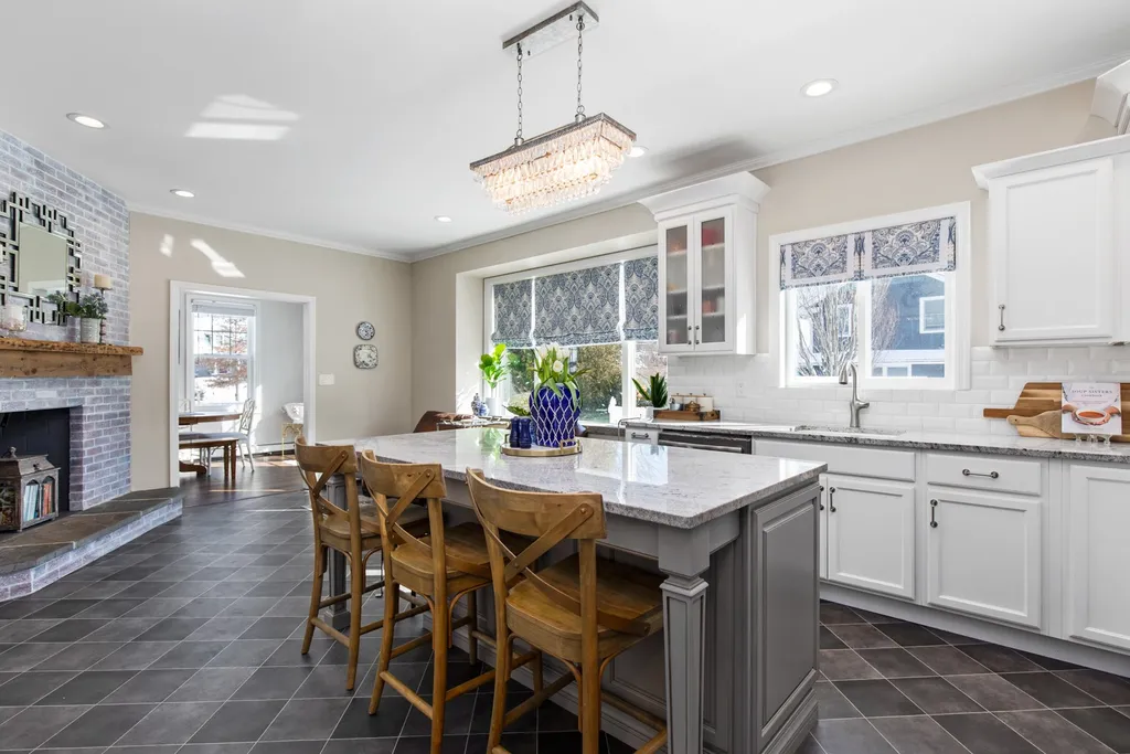 179 Jones Avenue Portsmouth NH 03801