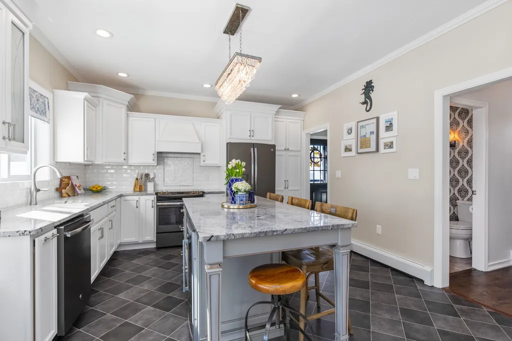 179 Jones Avenue Portsmouth NH 03801