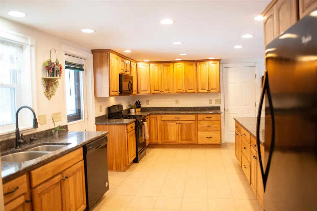 92 Harvey Lake Road Northwood NH 03261