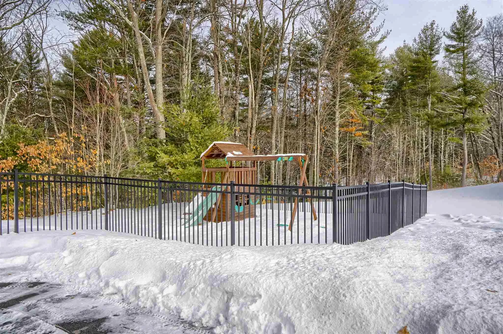 14 Clarke Farm Road Windham NH 03087