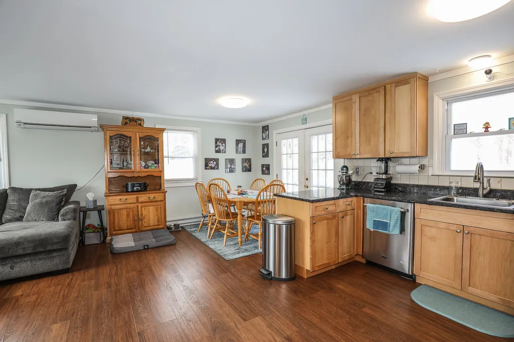 21 Old Stage Road Hinsdale NH 03451