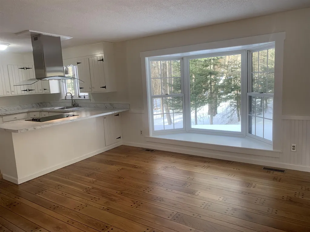 18 Sunny Lane Sunapee NH 03782