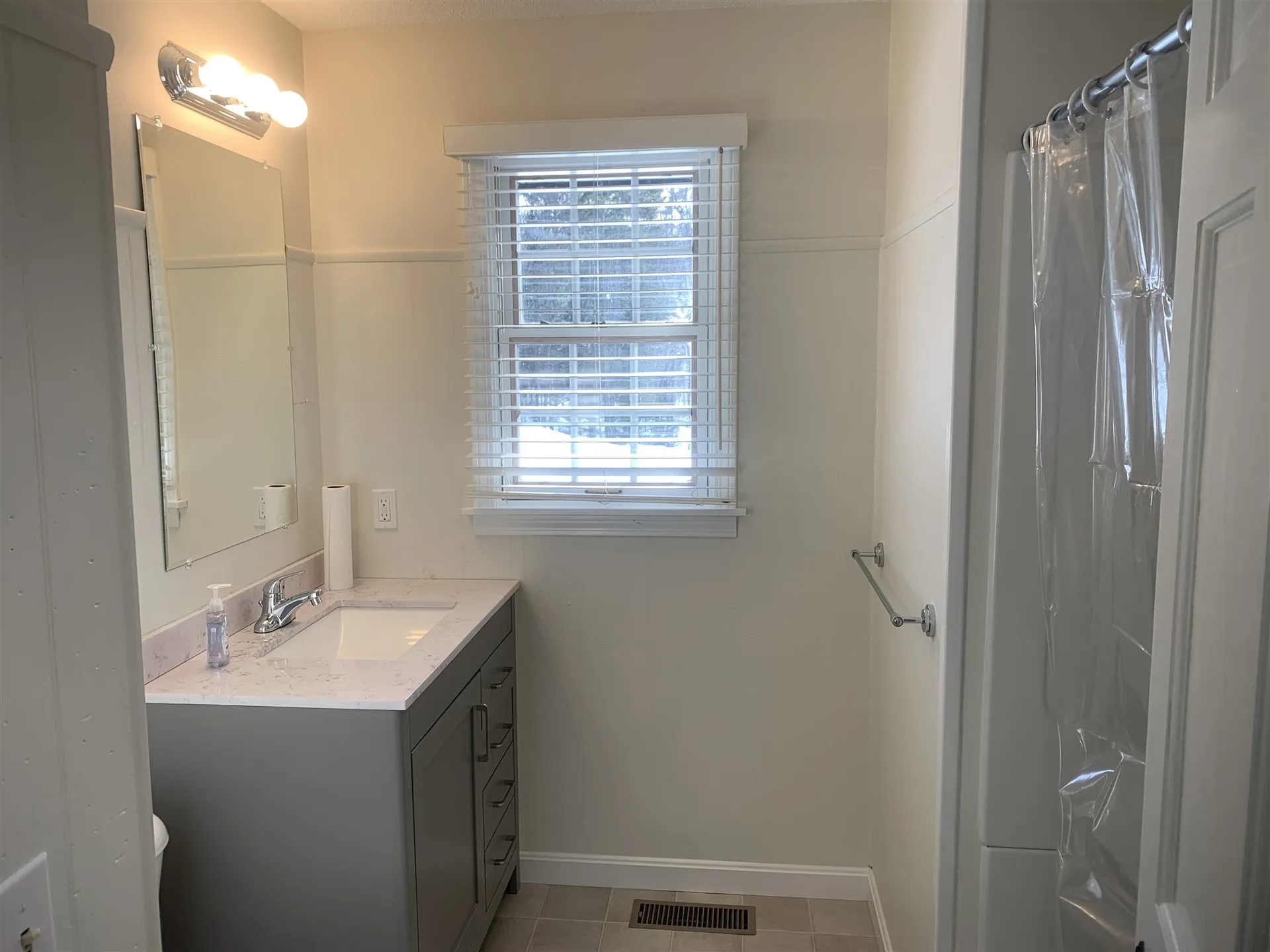 18 Sunny Lane Sunapee NH 03782