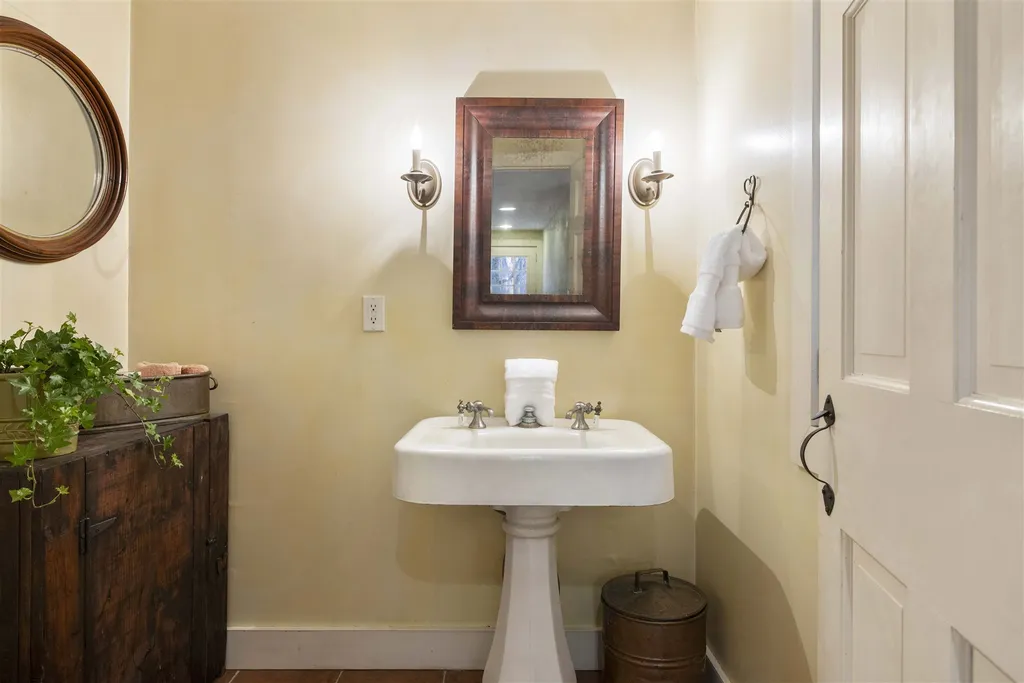 769 Tom White Hill Road Pomfret VT 05067