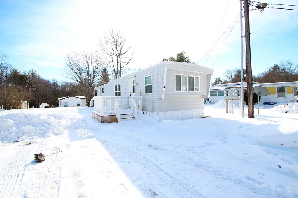 41 Crystal Springs Way Somersworth NH 03878